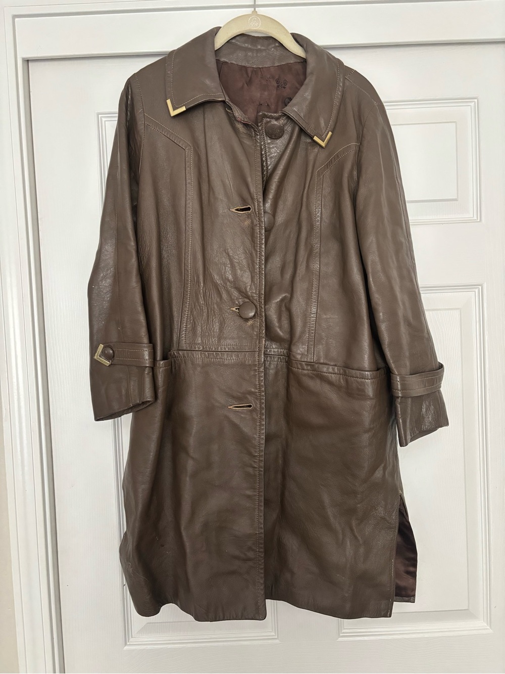 Vintage Brown Leather Women's Coat - Timeless Outerwear